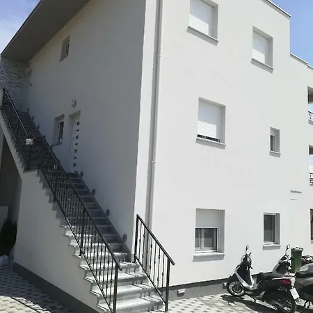 Aa 1 Apartman Trogir